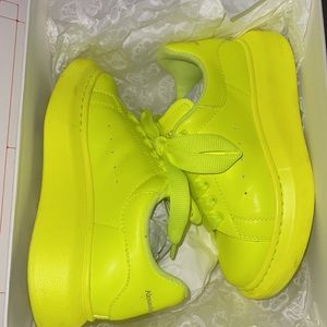 kids alexander mcqueen sneaker neon color